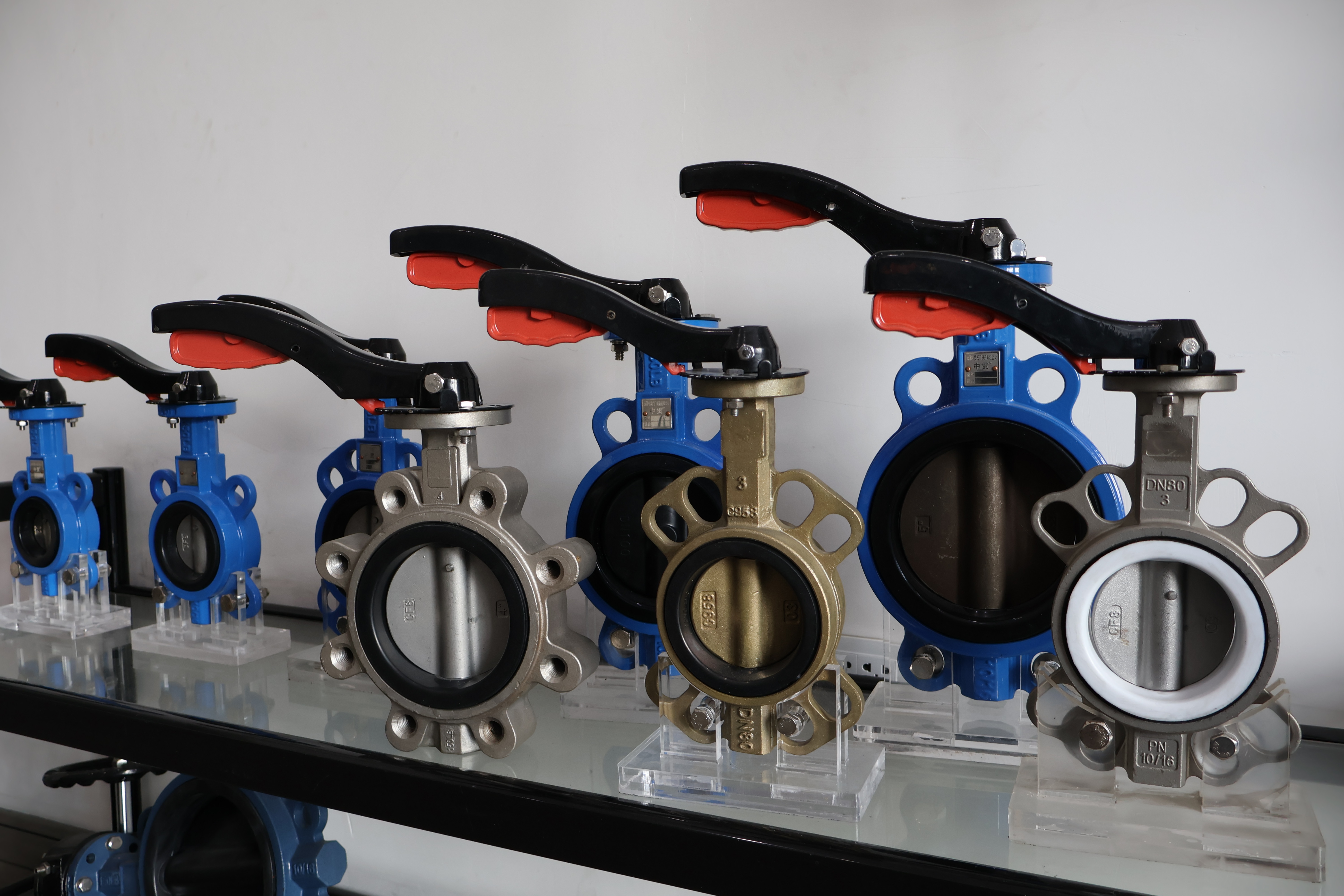 वाल्व खरेदी करताना आपल्याला माहित असणे आवश्यक असलेल्या गोष्टी: अंधारात आपले पैसे वाया घालवू नका!